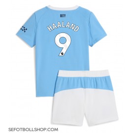 Billiga Manchester City Erling Haaland #9 Barnkläder Hemma fotbollskläder till baby 2025-26 Kortärmad (+ Korta byxor)
